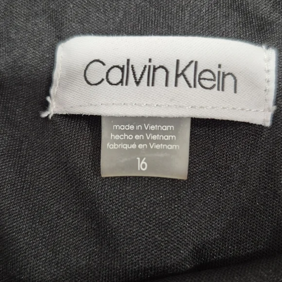 Calvin Klein - Picture 5 of 10